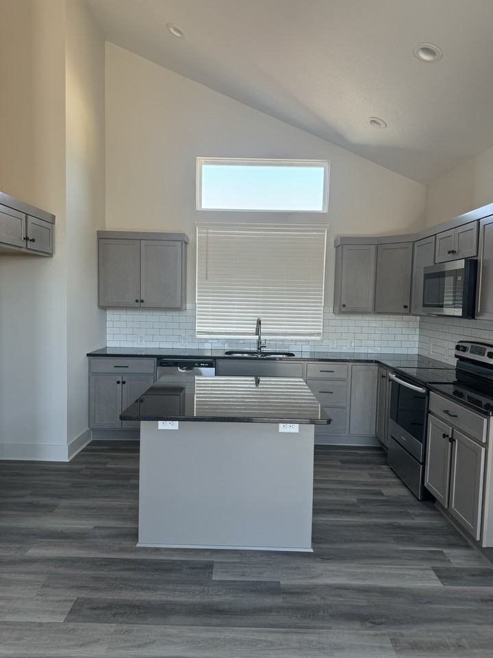 800 Trails End Ct #1 - Photo 4 of 13