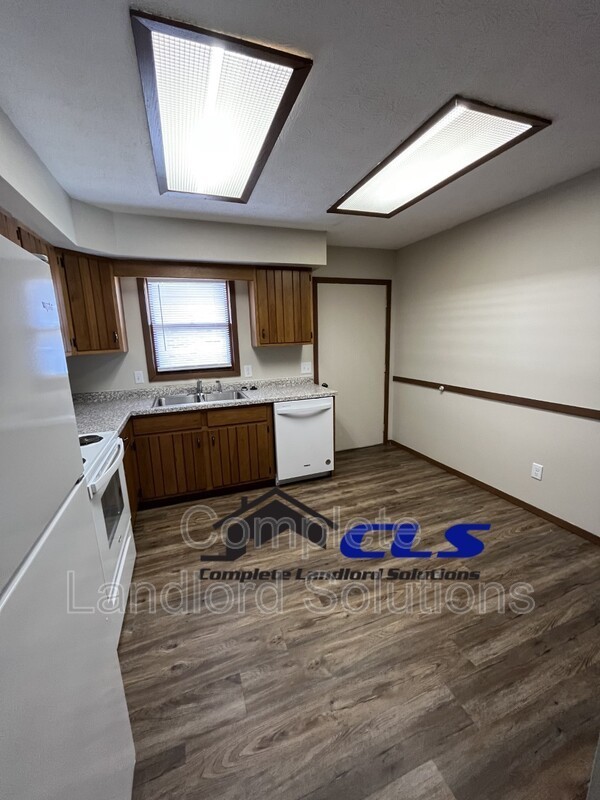 4255 S Avery St - Photo 5 of 11