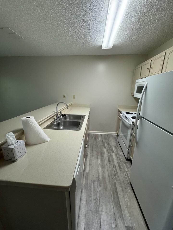 1290 White Tree Ln #1 - Photo 5 of 9