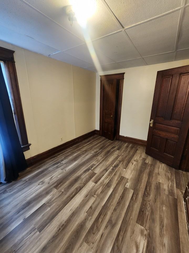 760 E 11th St Apt 1w #1W - Photo 4 of 6