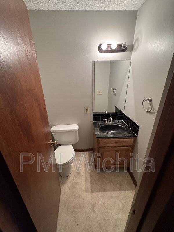 1832 S Griffith St - Photo 4 of 18