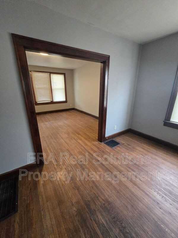 216 N Hague Ave - Photo 6 of 18