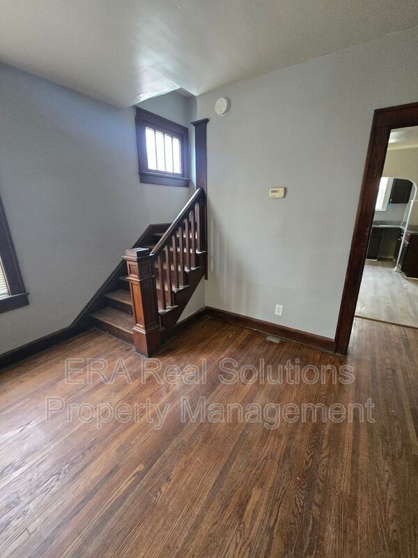 216 N Hague Ave - Photo 7 of 18