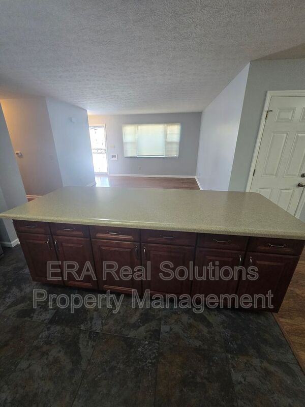 1094 Saint Agnes Ave #1094 - Photo 7 of 32