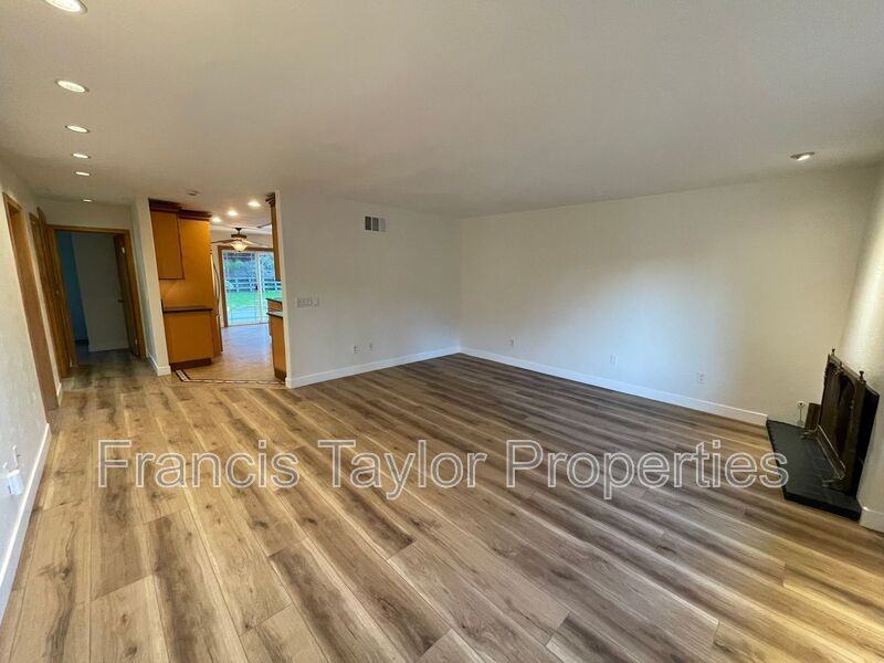 1545 Kenora St - Photo 3 of 26