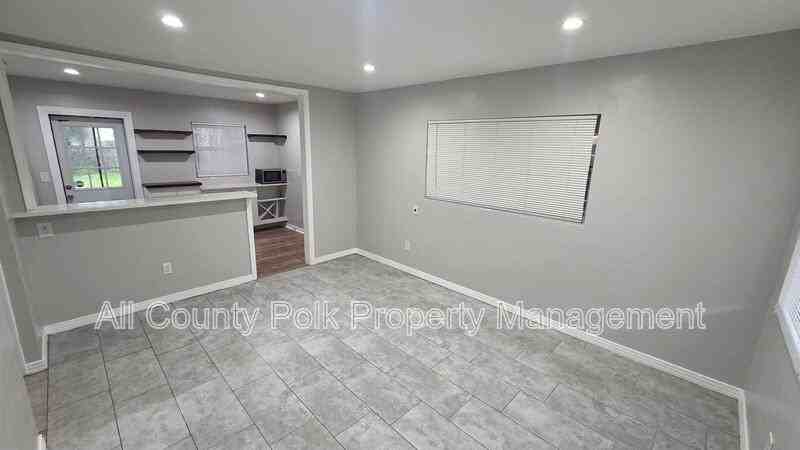 1621 Huntington St - Photo 4 of 18