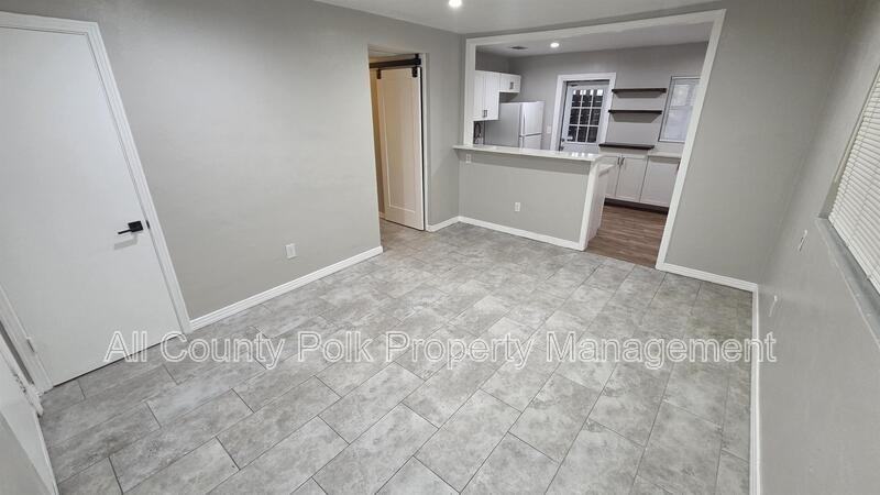 1621 Huntington St - Photo 5 of 18