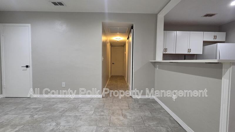 1621 Huntington St - Photo 6 of 18