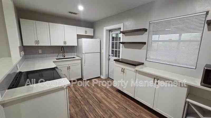 1621 Huntington St - Photo 7 of 18