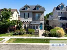 featured image of 1076 W Stanhope St