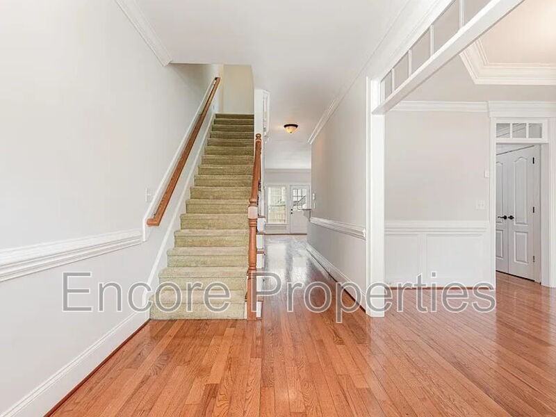 410 Stranraer Ct - Photo 3 of 27