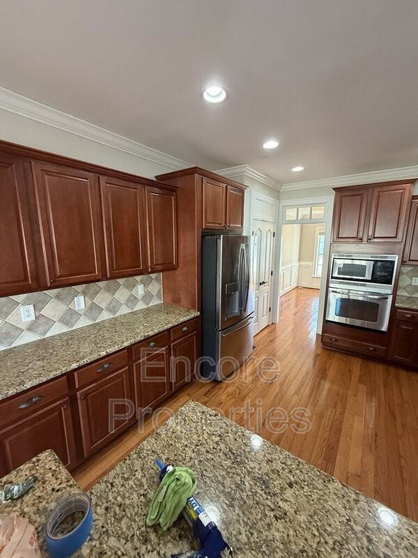 410 Stranraer Ct - Photo 7 of 27