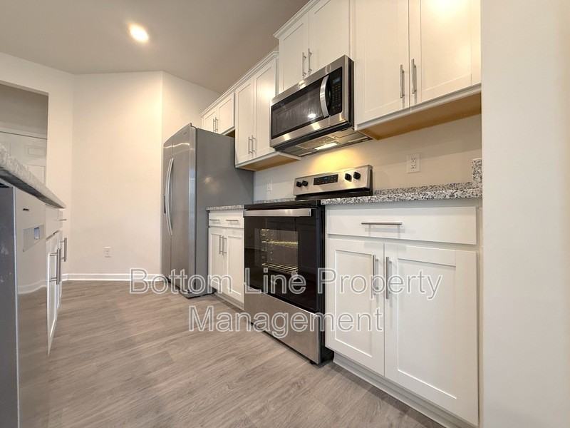 8109 Murray Branch Dr - Photo 6 of 19