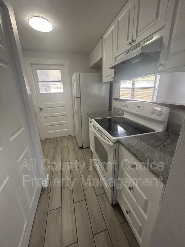 1216 Grantwood Ave - Photo 6 of 19