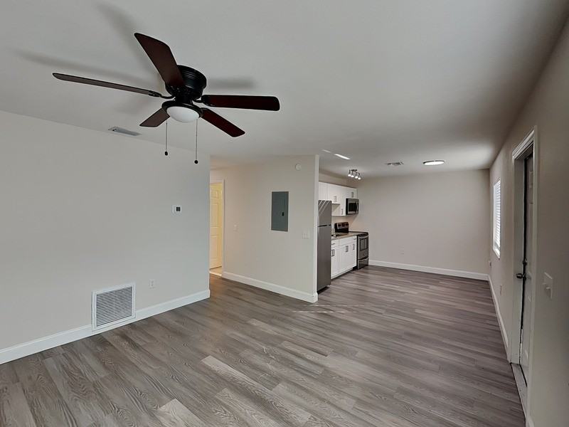 536 Charles Ct - Photo 5 of 17