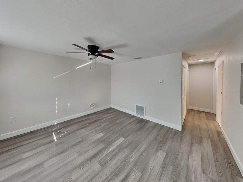 536 Charles Ct - Photo 6 of 17