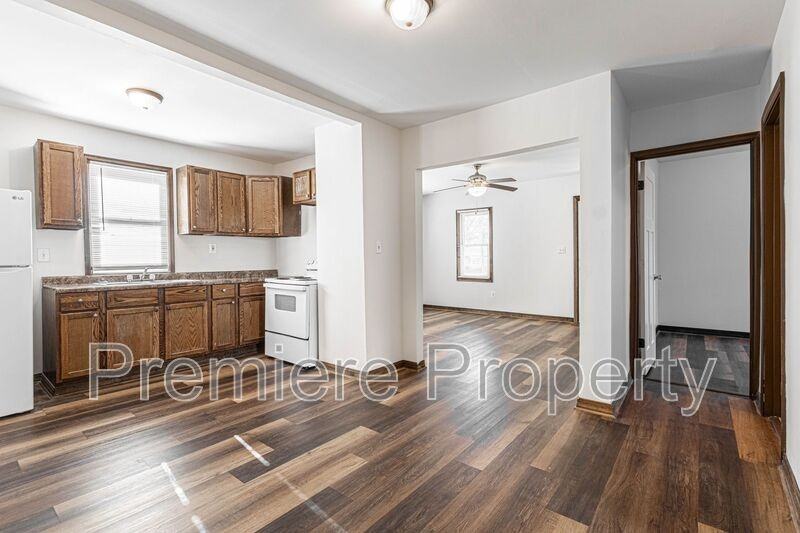 2419 S Vermont Ave - Photo 3 of 11