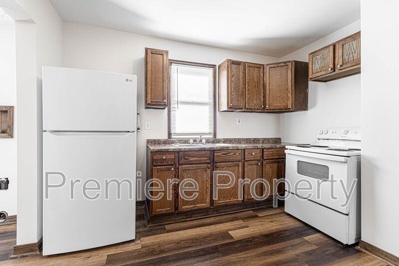 2419 S Vermont Ave - Photo 4 of 11