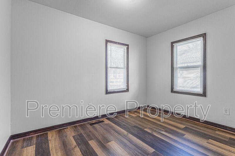 2419 S Vermont Ave - Photo 6 of 11