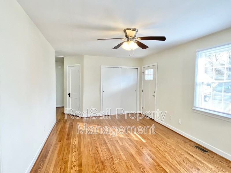 619 Brewer St - Photo 4 of 22