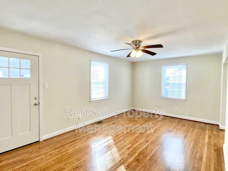 619 Brewer St - Photo 5 of 22