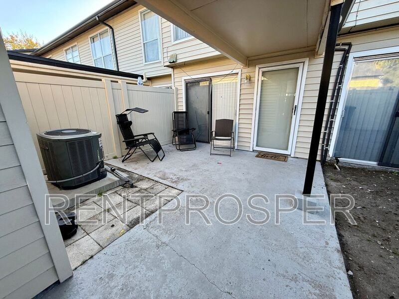 1720 Potomac Ct #1720 - Photo 4 of 21