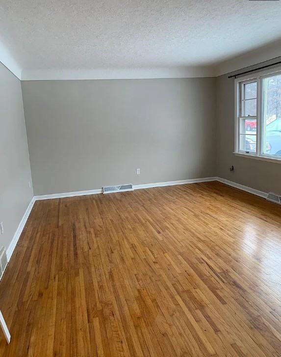 402 N Division St #1 - Photo 3 of 6