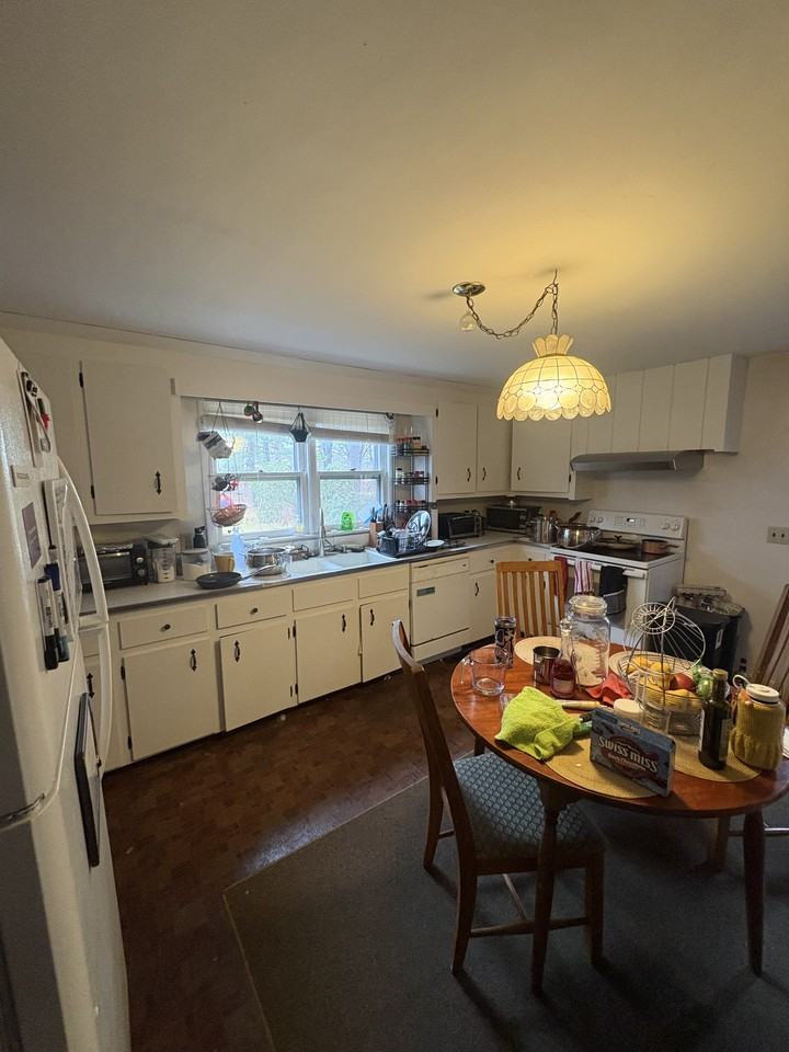 46 S East St #1 - Photo 3 of 11