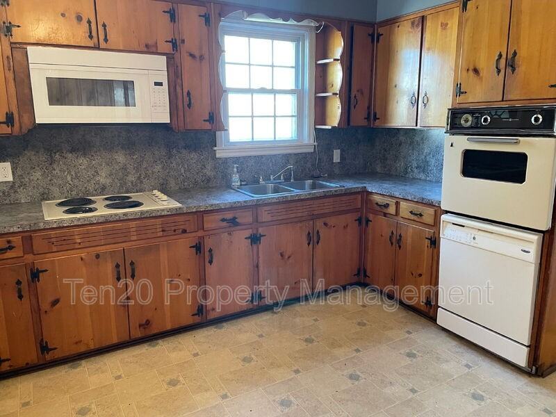 411 20th Ave - Photo 4 of 28