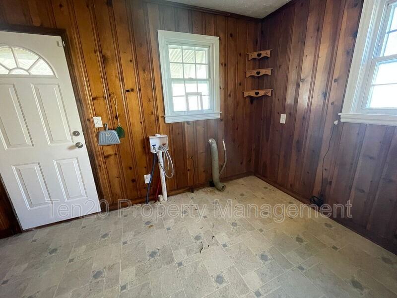 411 20th Ave - Photo 7 of 28