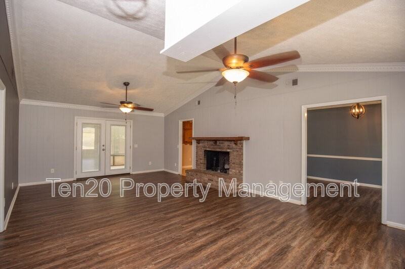 7664 Northfield Dr - Photo 3 of 24