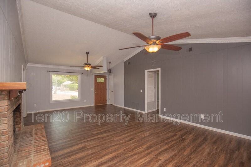 7664 Northfield Dr - Photo 4 of 24