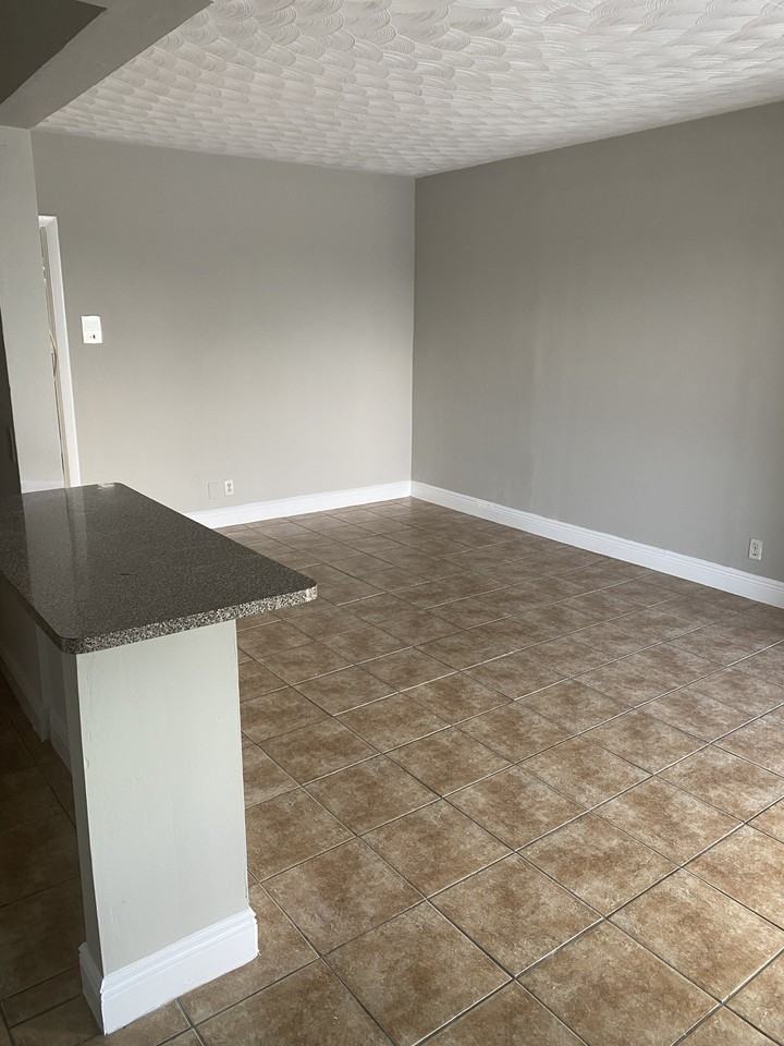 800 Ne 13th St #5 - Photo 7 of 10