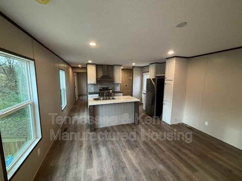 210 Eller Dr - Photo 2 of 10