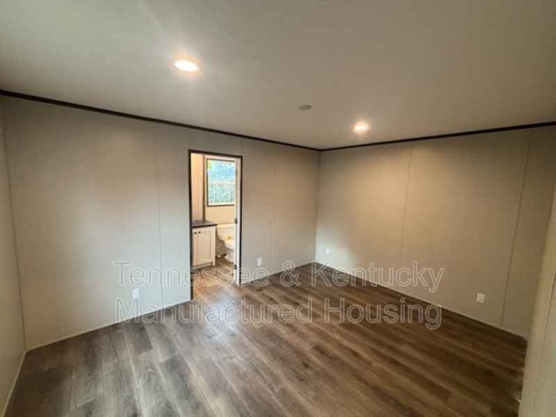 210 Eller Dr - Photo 4 of 10