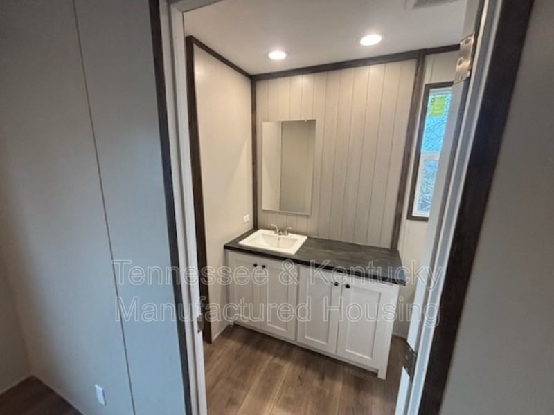 210 Eller Dr - Photo 6 of 10