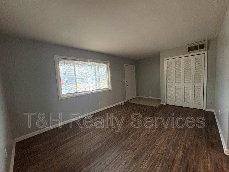 10204 Catalina Dr - Photo 3 of 16