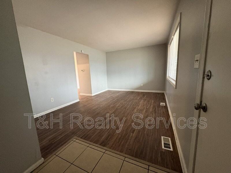 10204 Catalina Dr - Photo 4 of 16