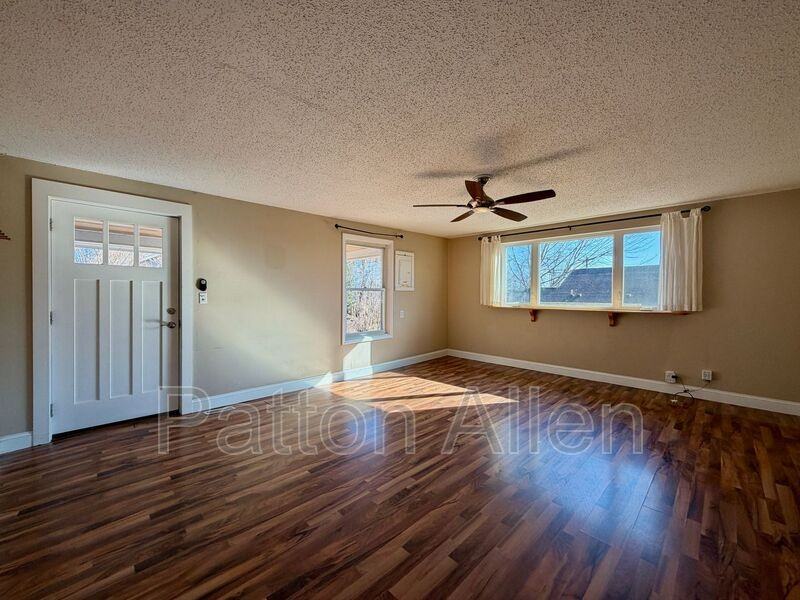 135 Michigan Ave - Photo 3 of 24