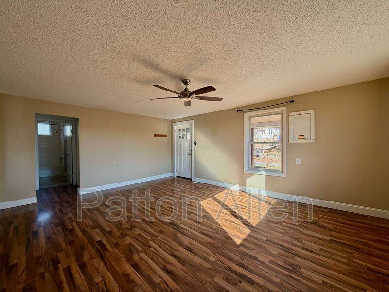 135 Michigan Ave - Photo 4 of 24