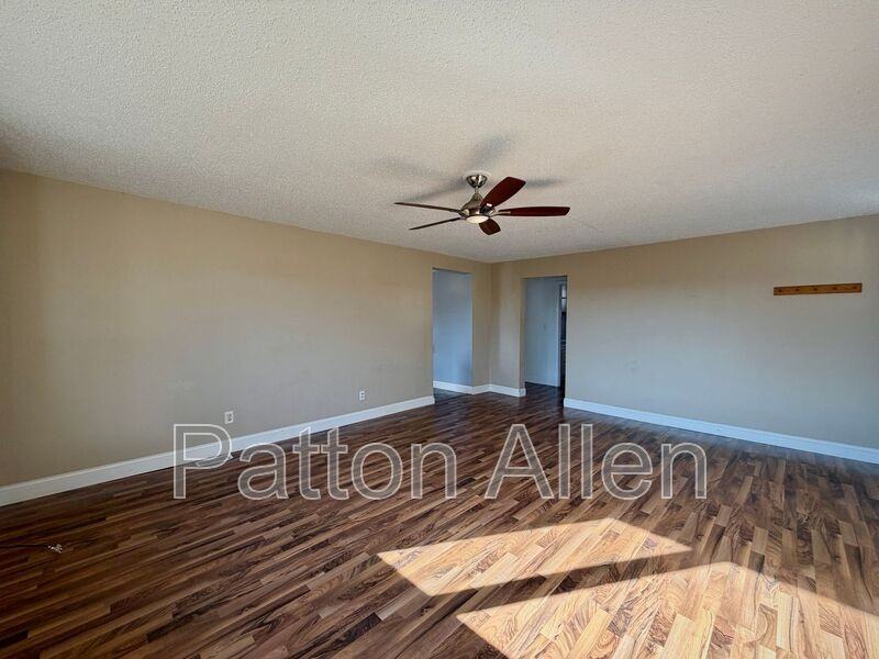 135 Michigan Ave - Photo 5 of 24