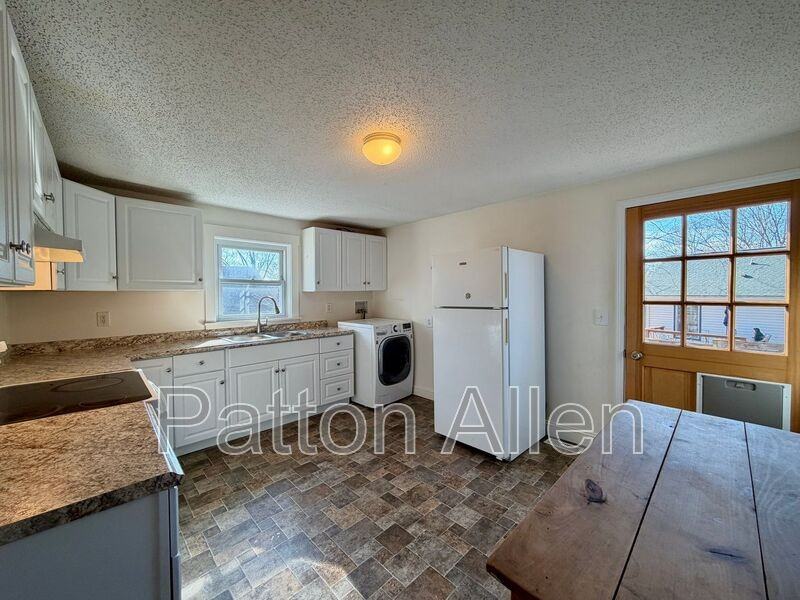 135 Michigan Ave - Photo 7 of 24