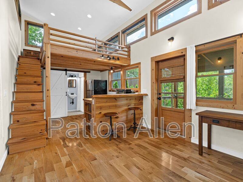 81 5th Ave - Photo 4 of 21