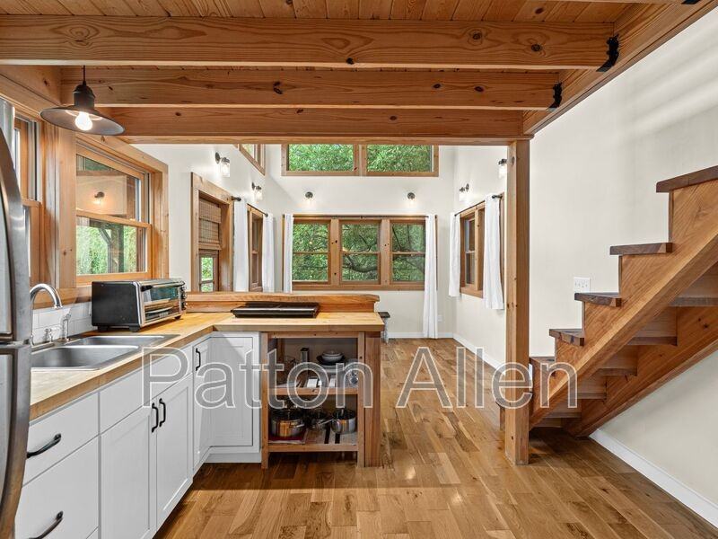 81 5th Ave - Photo 5 of 21