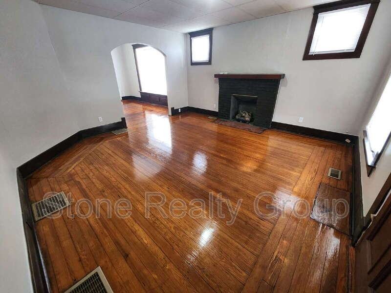 731 Walnut St - Photo 2 of 12