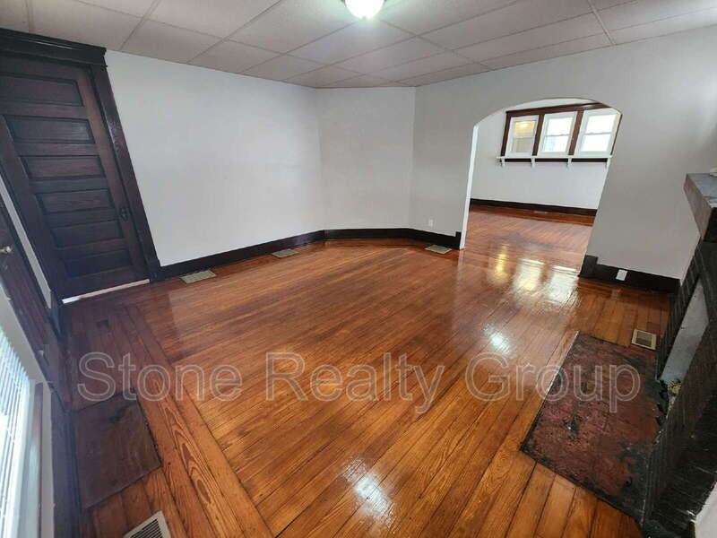 731 Walnut St - Photo 3 of 12