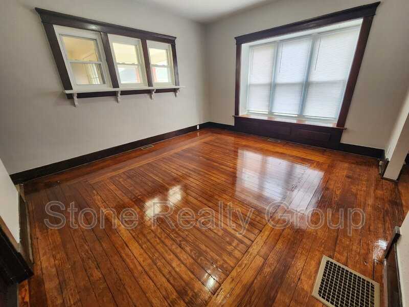 731 Walnut St - Photo 4 of 12