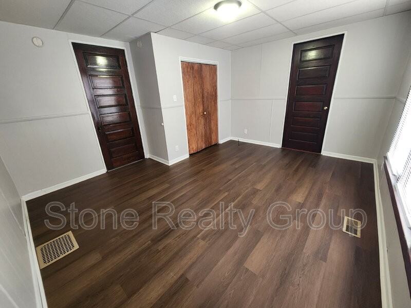 731 Walnut St - Photo 7 of 12