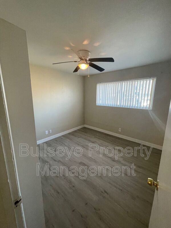 3127 W Dahlia Dr - Photo 5 of 17