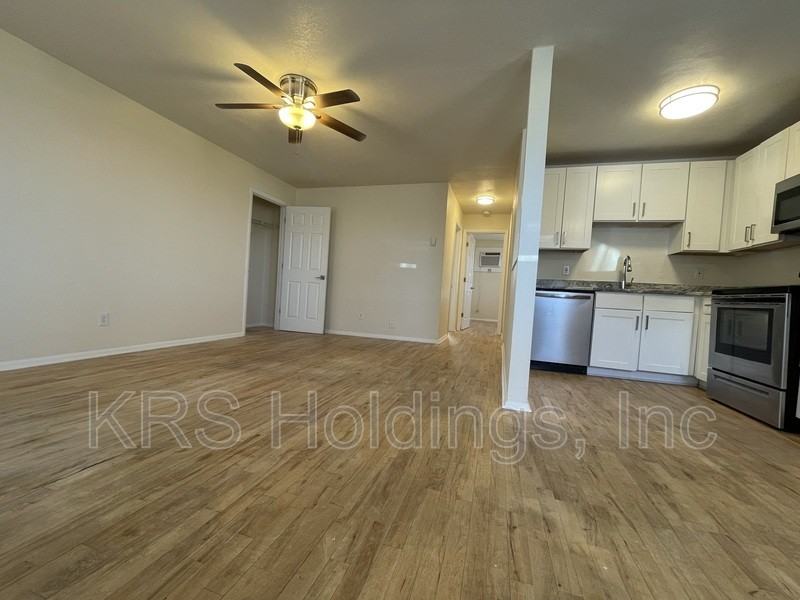 938 W Ocean View Ave - Photo 3 of 10